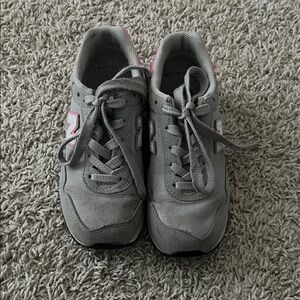 Girls new balance shoes size 1